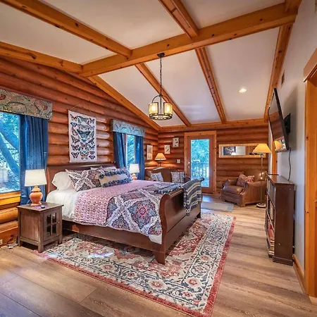 Oakwood Lodge